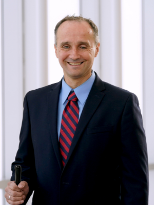 2022 Outstanding Alumnus Award Division of Student Affairs and Enrollment Management